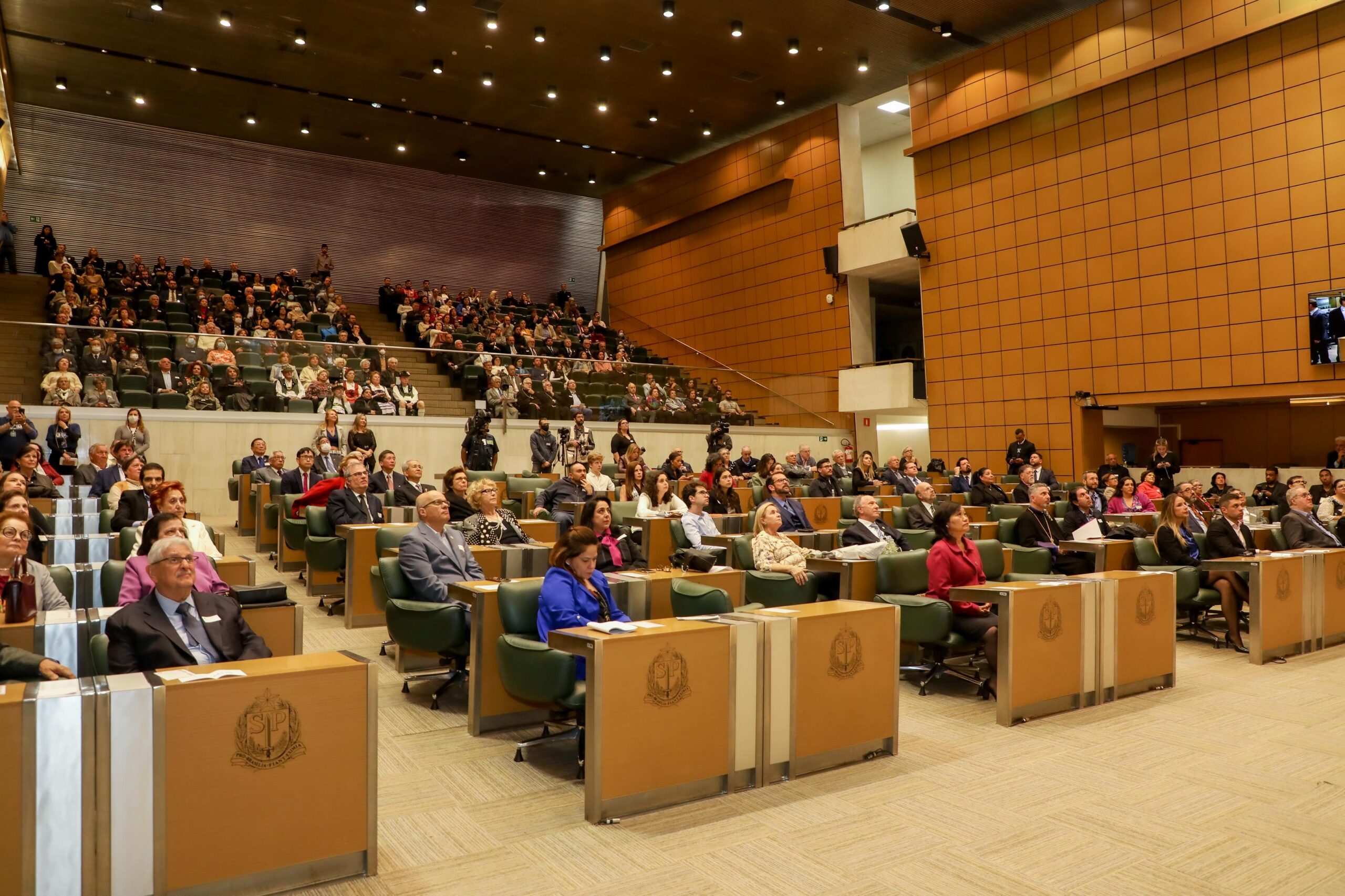 Sessão Solene contou com bom público no Plenário Juscelino Kubitschek (Foto: Fredy Uehara)